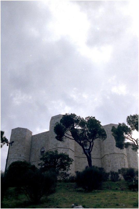 Castel-Del_monte2
